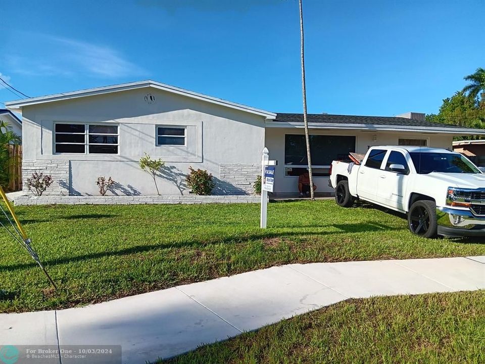 For Sale: $575,000 (3 beds, 3 baths, 1396 Square Feet)