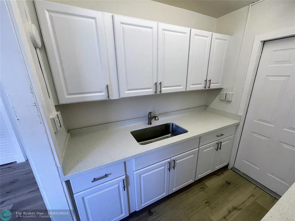 For Sale: $324,990 (2 beds, 1 baths, 625 Square Feet)