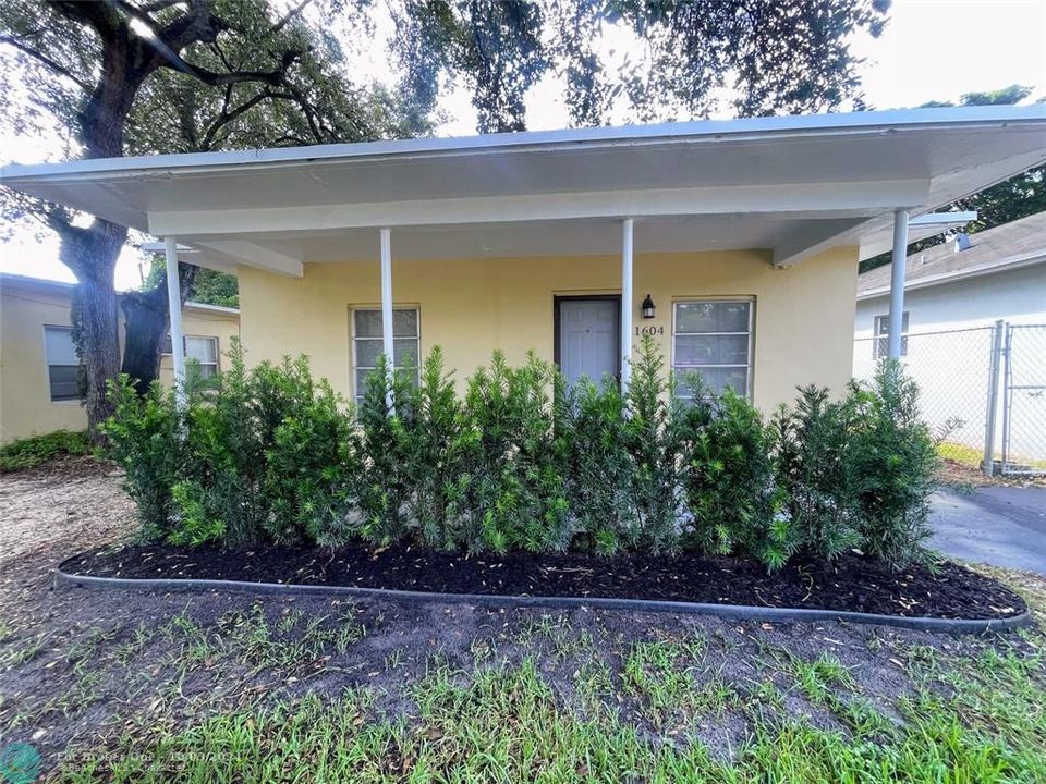 For Sale: $324,990 (2 beds, 1 baths, 625 Square Feet)