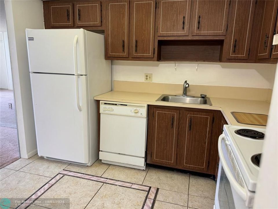 For Sale: $160,000 (1 beds, 1 baths, 900 Square Feet)