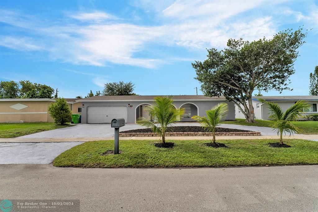 Active With Contract: $565,900 (4 beds, 2 baths, 2234 Square Feet)