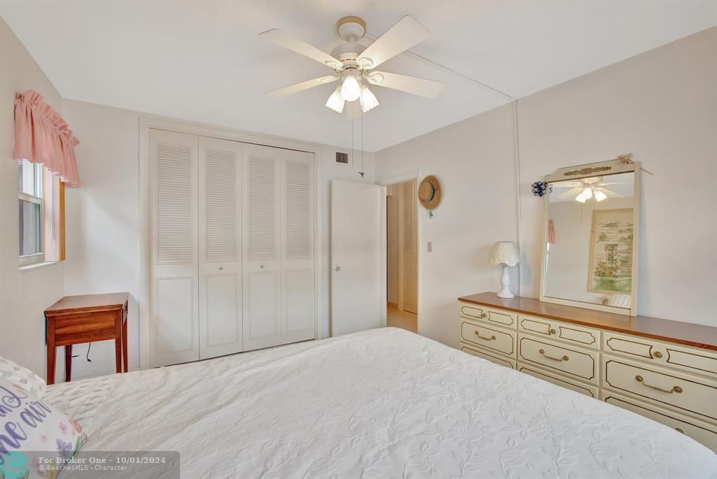 For Sale: $220,000 (1 beds, 1 baths, 640 Square Feet)