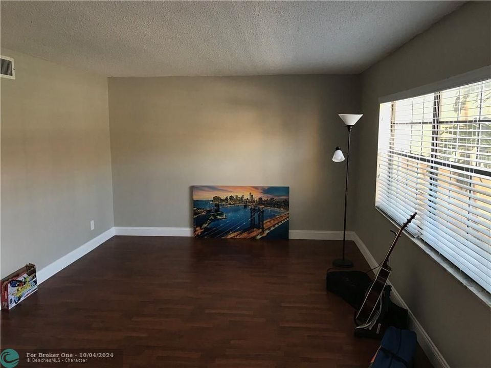 For Rent: $2,500 (3 beds, 2 baths, 1865 Square Feet)