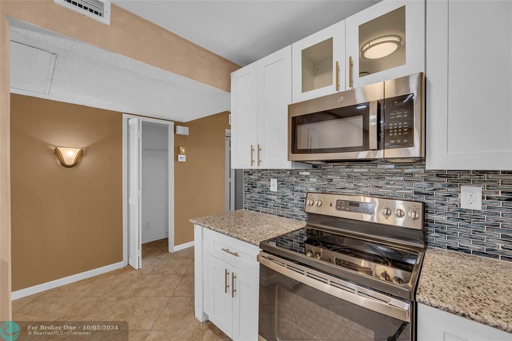 For Sale: $398,788 (2 beds, 2 baths, 1200 Square Feet)