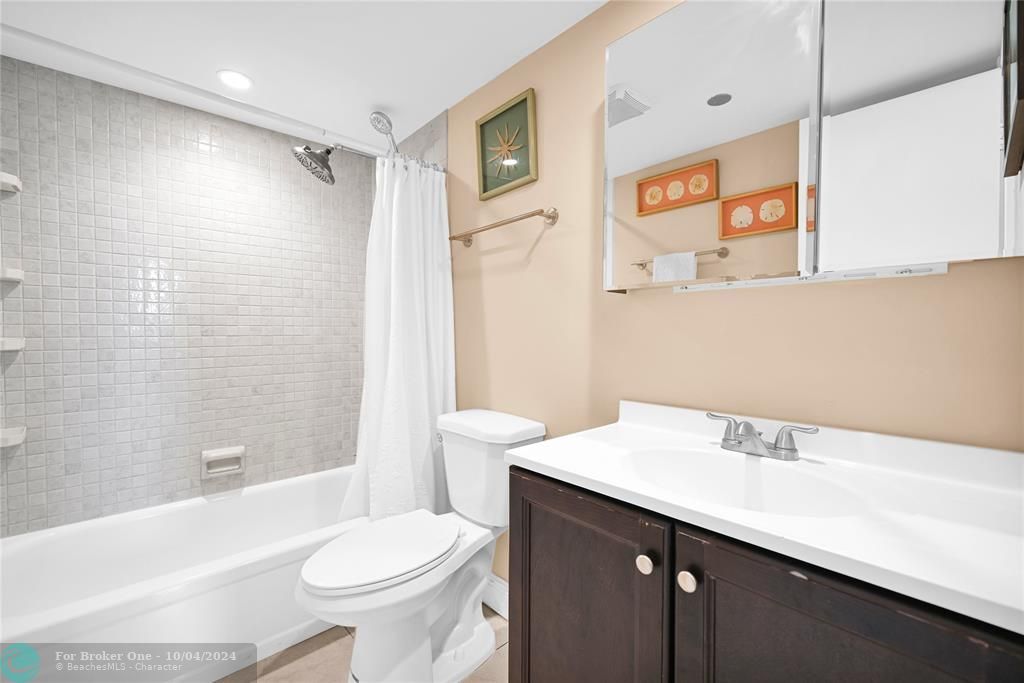 For Sale: $215,000 (2 beds, 2 baths, 1260 Square Feet)