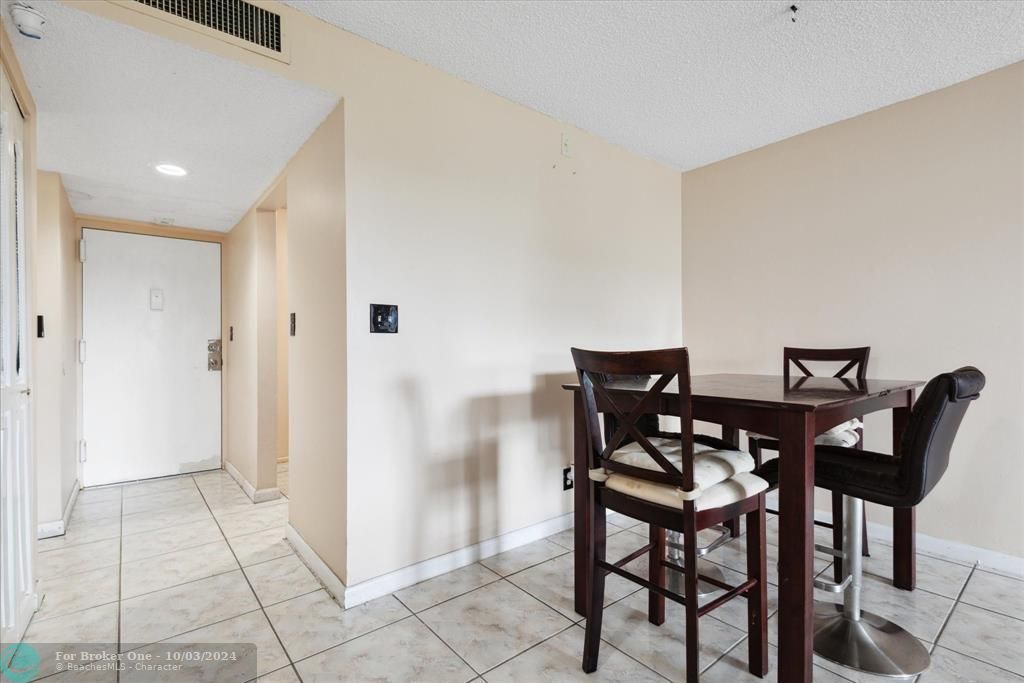 For Sale: $145,000 (1 beds, 1 baths, 808 Square Feet)