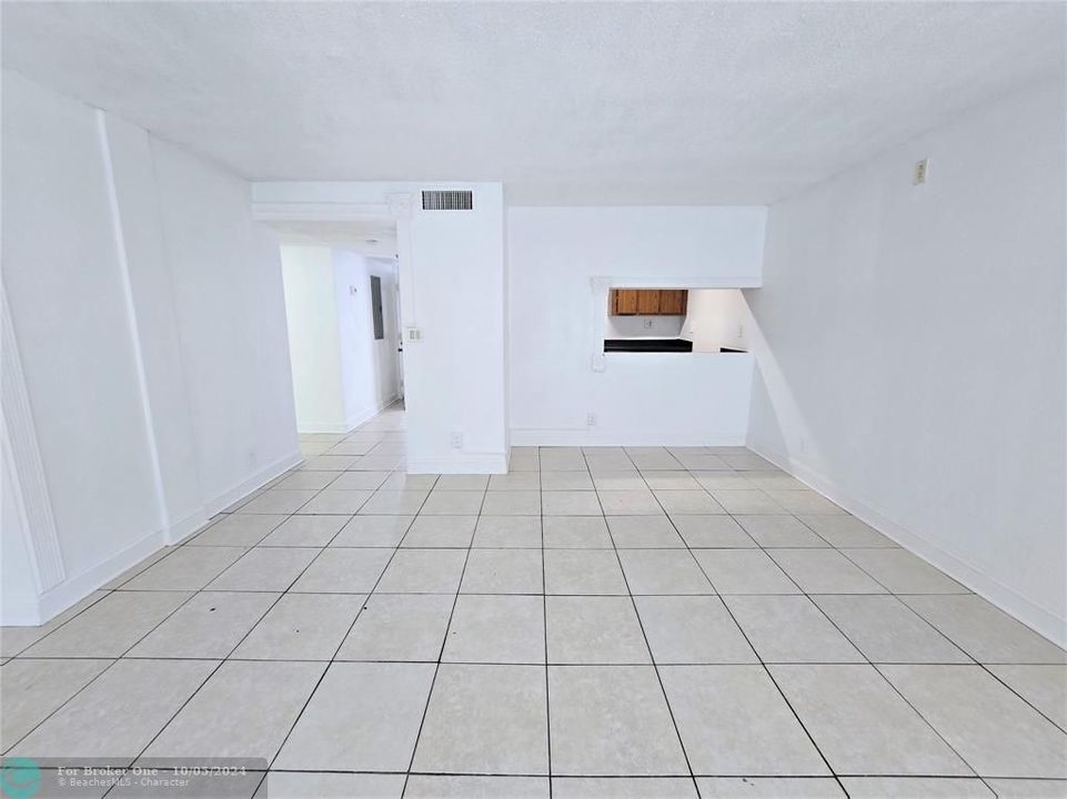 For Rent: $1,750 (2 beds, 2 baths, 1030 Square Feet)