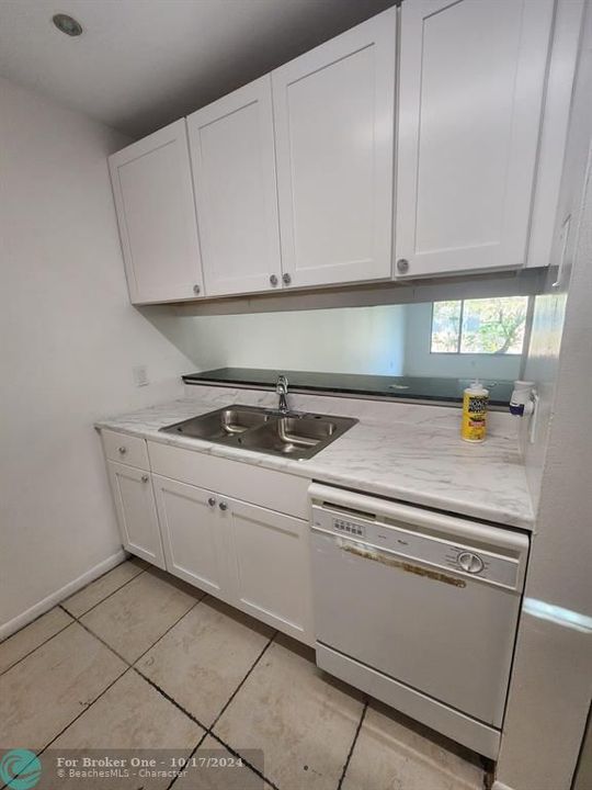 For Rent: $1,900 (2 beds, 2 baths, 767 Square Feet)