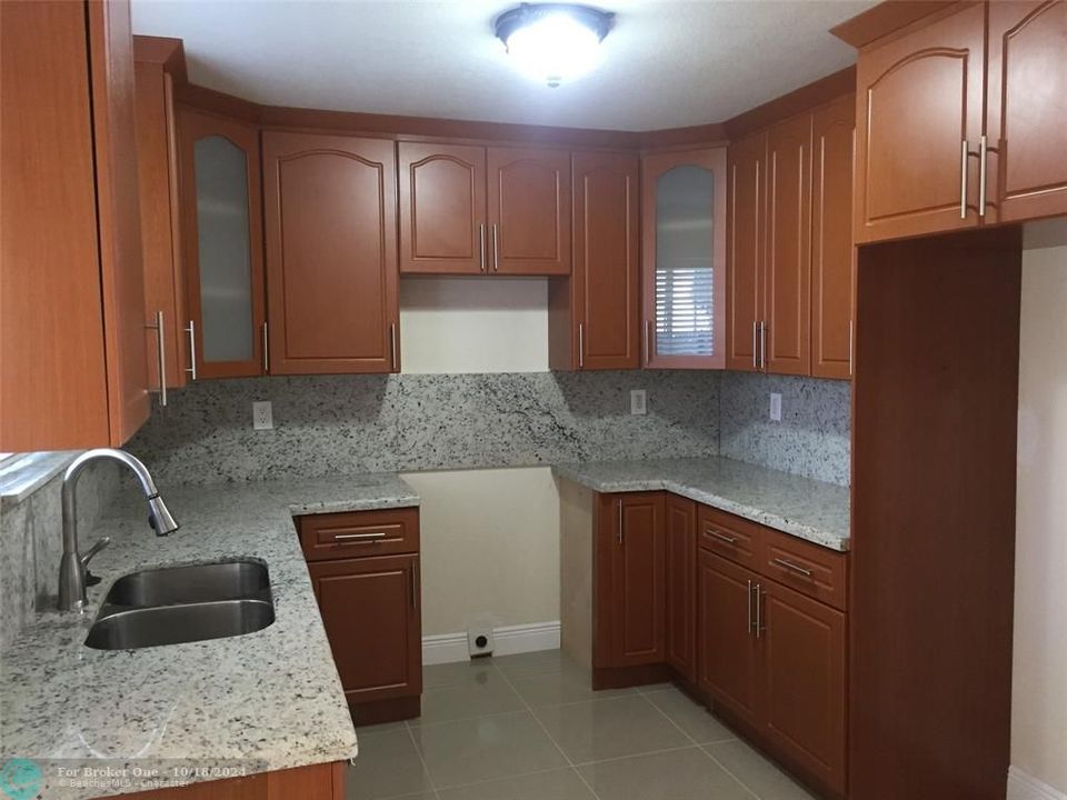 For Rent: $2,500 (3 beds, 2 baths, 1129 Square Feet)