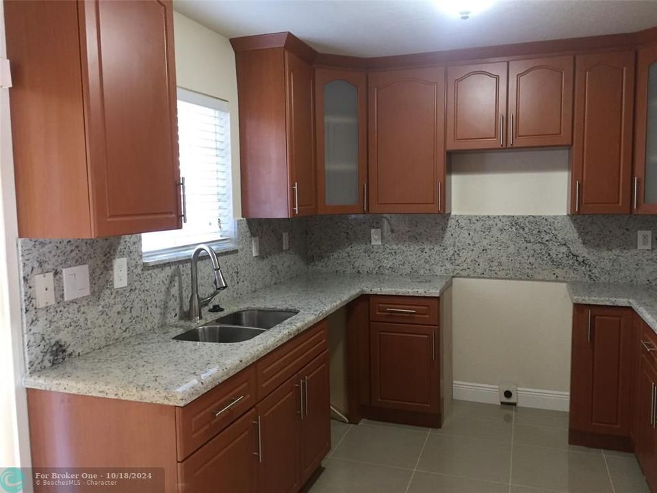 For Rent: $2,500 (3 beds, 2 baths, 1129 Square Feet)