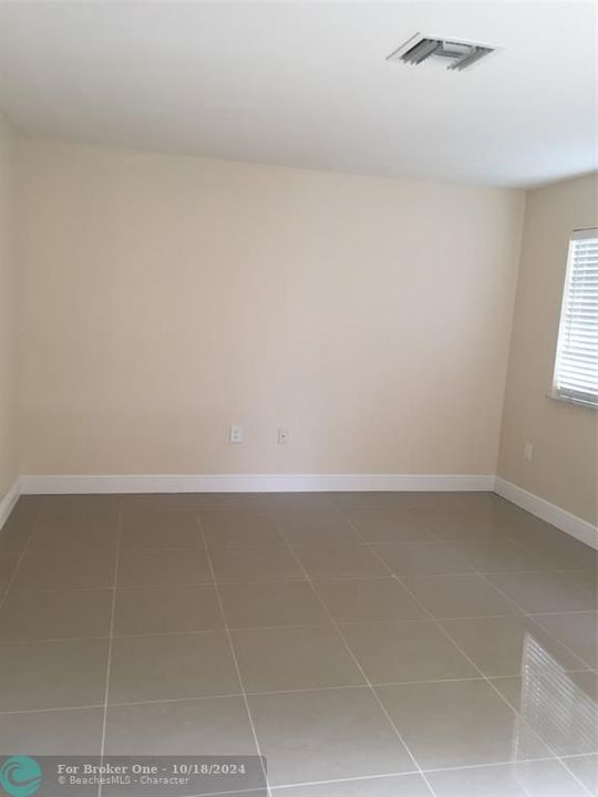 For Rent: $2,500 (3 beds, 2 baths, 1129 Square Feet)