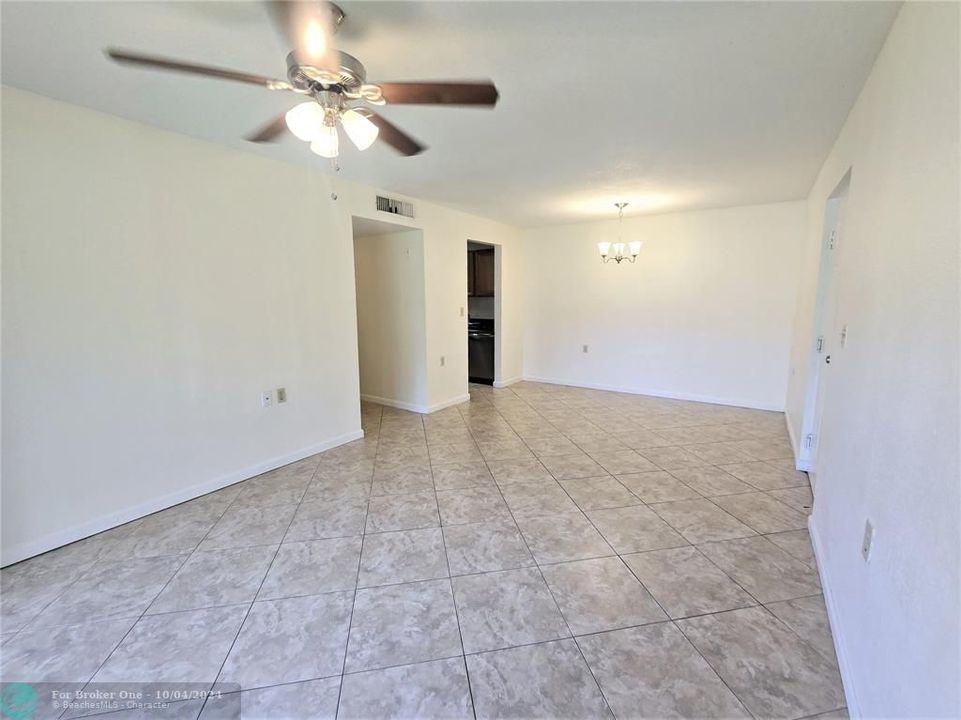 For Rent: $1,700 (2 beds, 1 baths, 708 Square Feet)