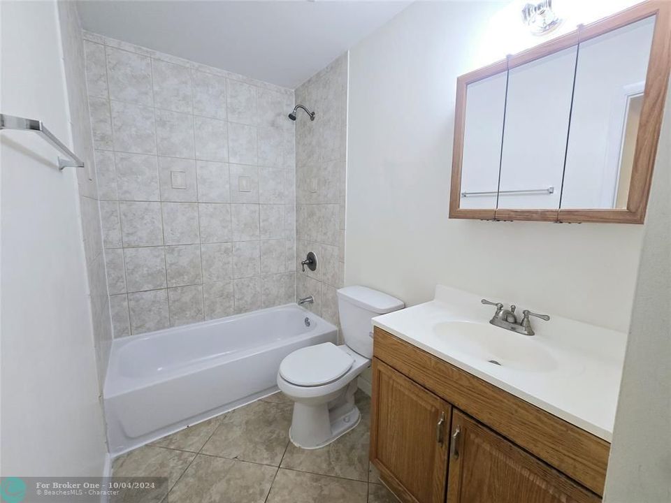 For Rent: $1,700 (2 beds, 1 baths, 708 Square Feet)