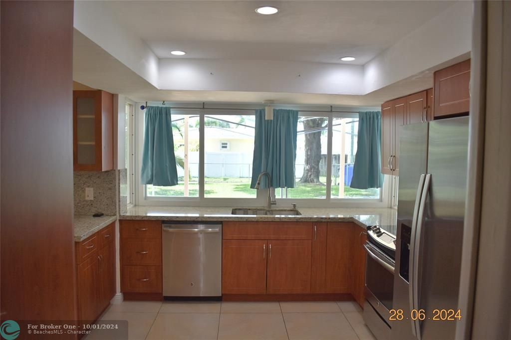 For Sale: $584,500 (4 beds, 2 baths, 2109 Square Feet)