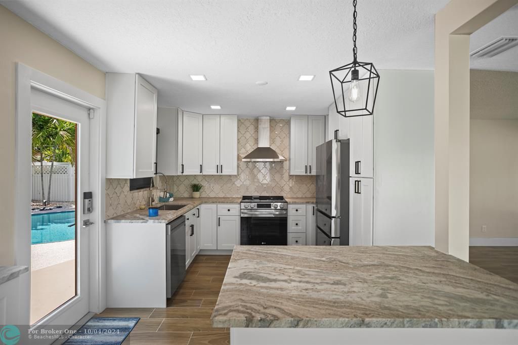 For Sale: $649,000 (2 beds, 2 baths, 1104 Square Feet)