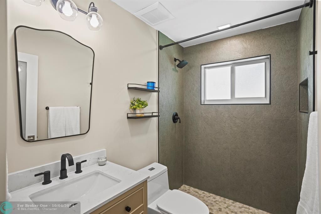 For Sale: $649,000 (2 beds, 2 baths, 1104 Square Feet)