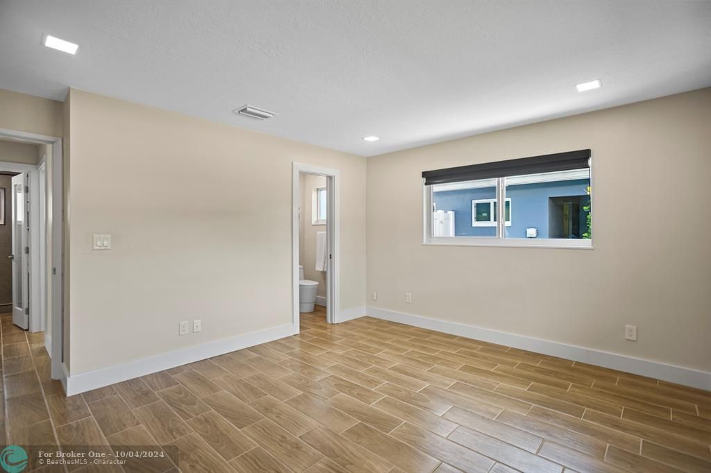 For Sale: $649,000 (2 beds, 2 baths, 1104 Square Feet)