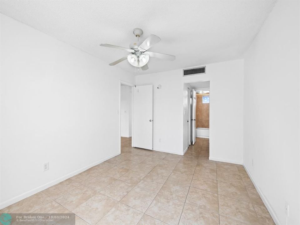 For Sale: $104,900 (1 beds, 1 baths, 660 Square Feet)