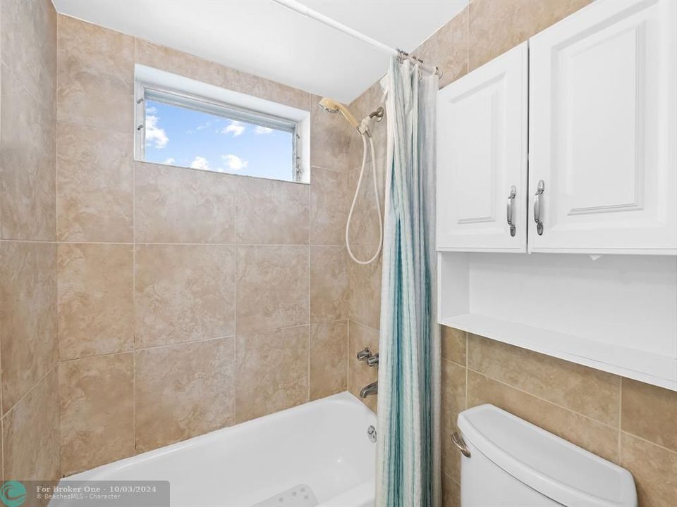 For Sale: $104,900 (1 beds, 1 baths, 660 Square Feet)