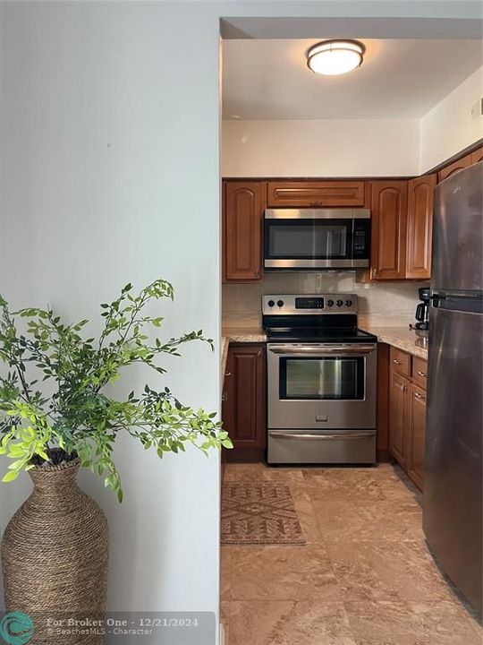 Active With Contract: $3,000 (2 beds, 1 baths, 1096 Square Feet)