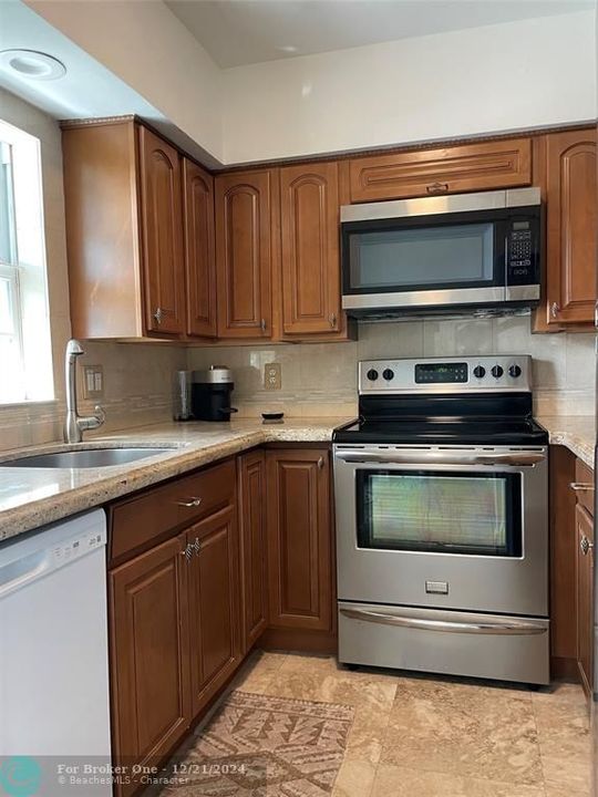 Active With Contract: $3,000 (2 beds, 1 baths, 1096 Square Feet)