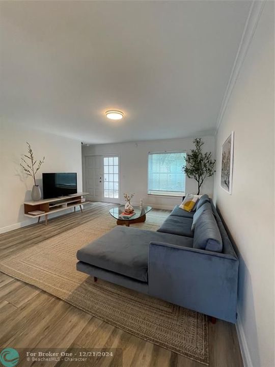 Active With Contract: $3,000 (2 beds, 1 baths, 1096 Square Feet)