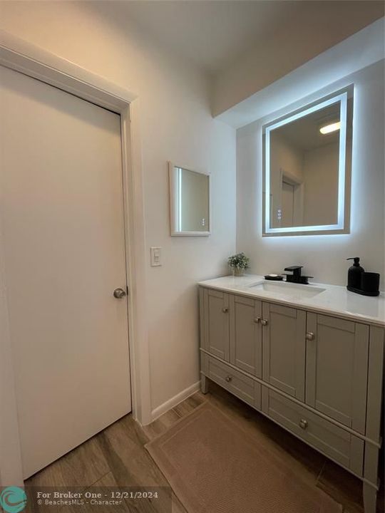 Active With Contract: $3,000 (2 beds, 1 baths, 1096 Square Feet)