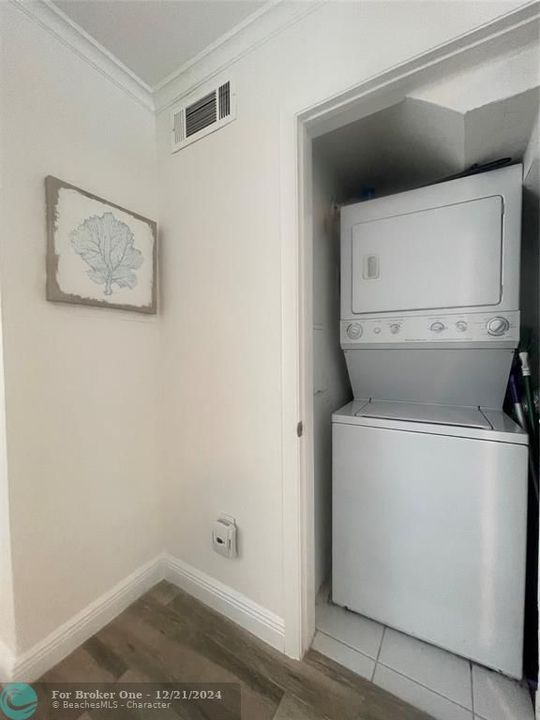 Active With Contract: $3,000 (2 beds, 1 baths, 1096 Square Feet)