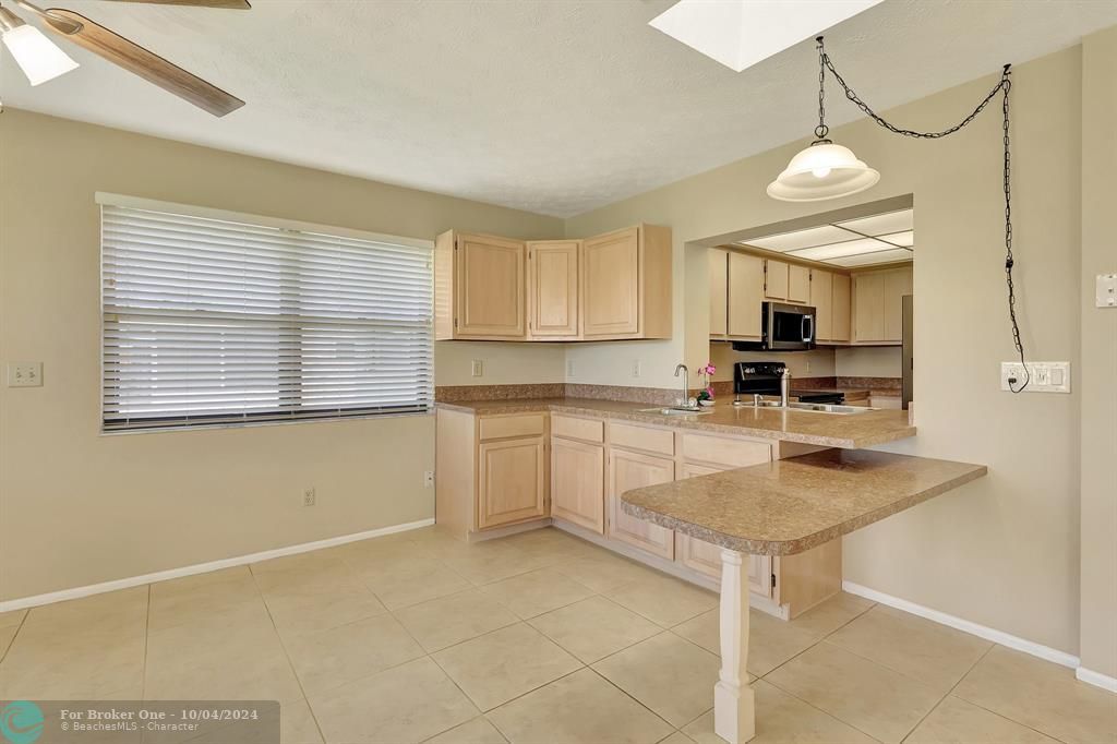 For Rent: $2,200 (3 beds, 2 baths, 1778 Square Feet)