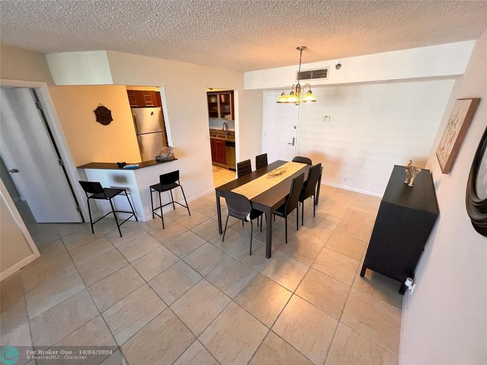 For Rent: $2,800 (2 beds, 2 baths, 1104 Square Feet)