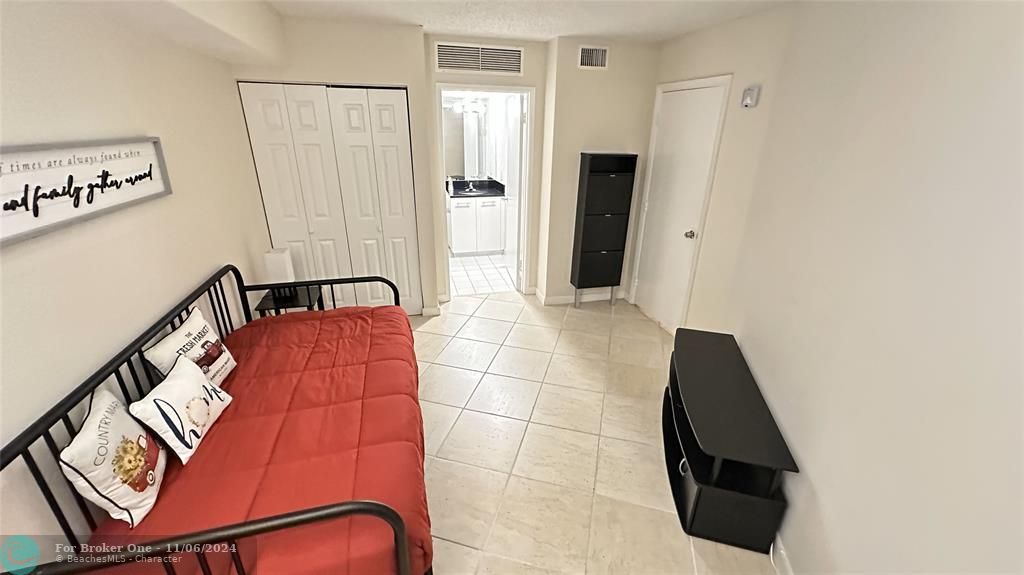 For Rent: $2,800 (2 beds, 2 baths, 1104 Square Feet)