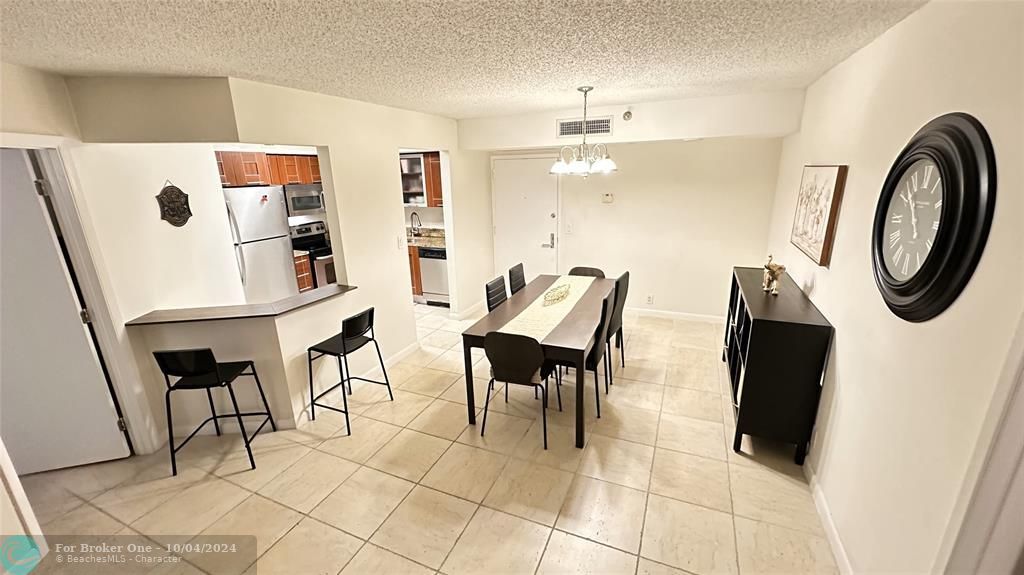 For Rent: $2,800 (2 beds, 2 baths, 1104 Square Feet)