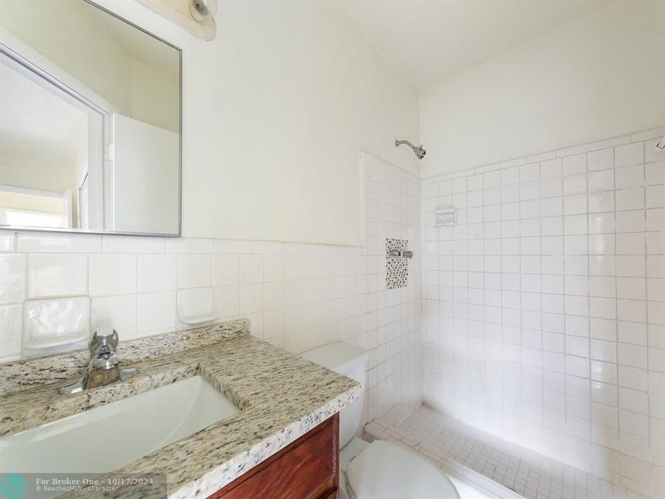 For Sale: $2,100 (2 beds, 2 baths, 910 Square Feet)