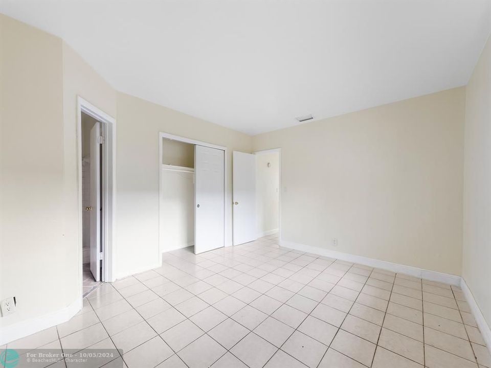 For Sale: $2,100 (2 beds, 2 baths, 910 Square Feet)