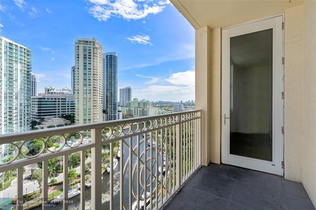 Active With Contract: $2,800 (1 beds, 1 baths, 800 Square Feet)