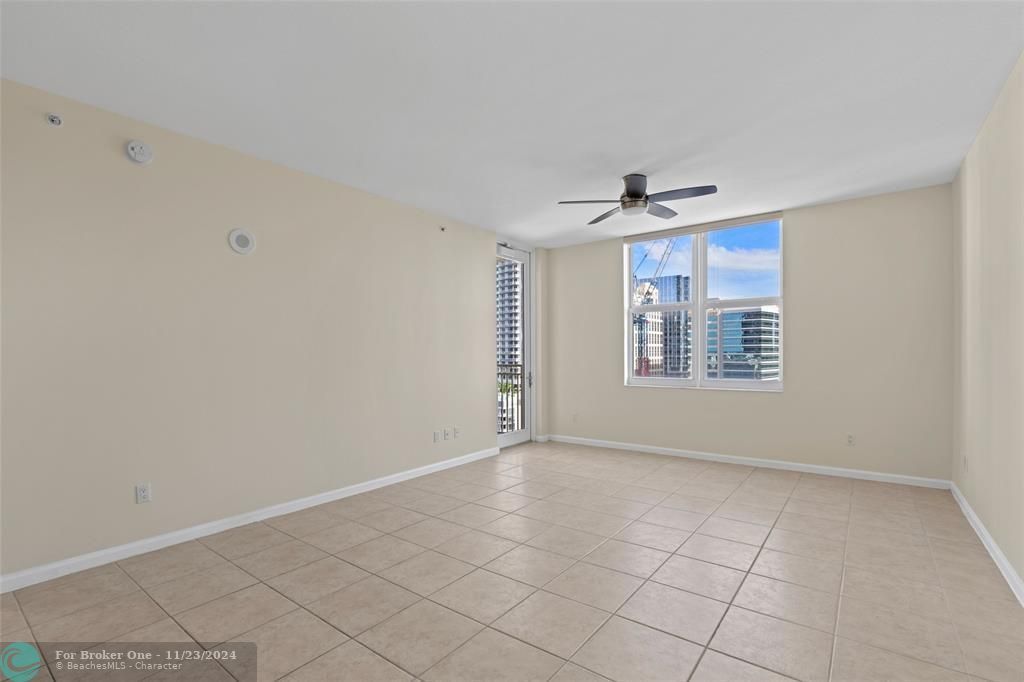 Active With Contract: $2,800 (1 beds, 1 baths, 800 Square Feet)