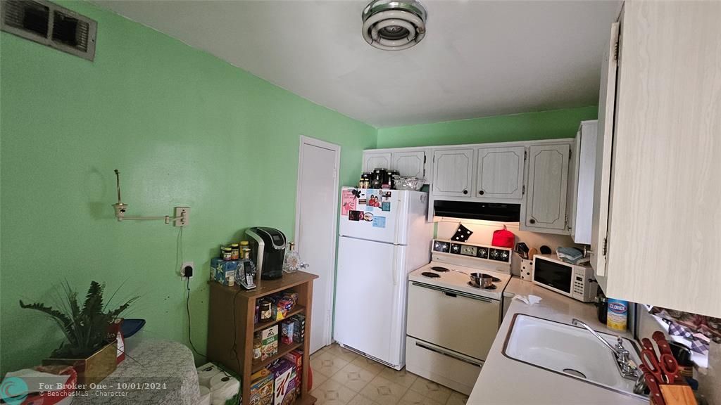 For Sale: $149,700 (2 beds, 2 baths, 950 Square Feet)