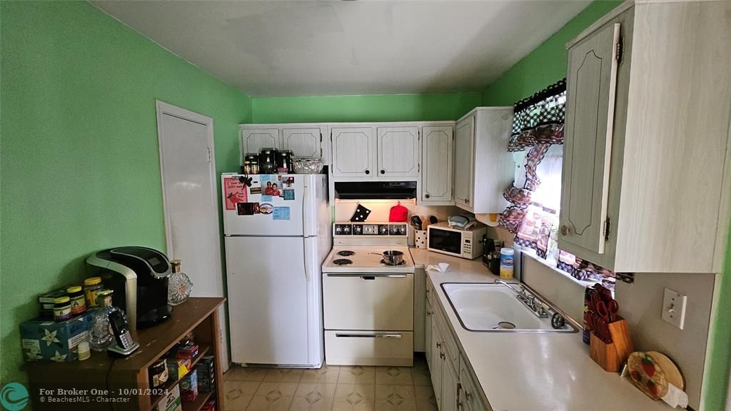 For Sale: $149,700 (2 beds, 2 baths, 950 Square Feet)