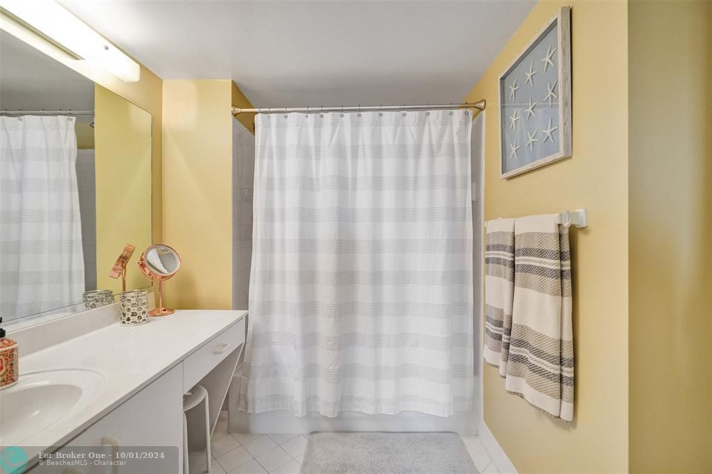 For Sale: $369,000 (2 beds, 2 baths, 1022 Square Feet)