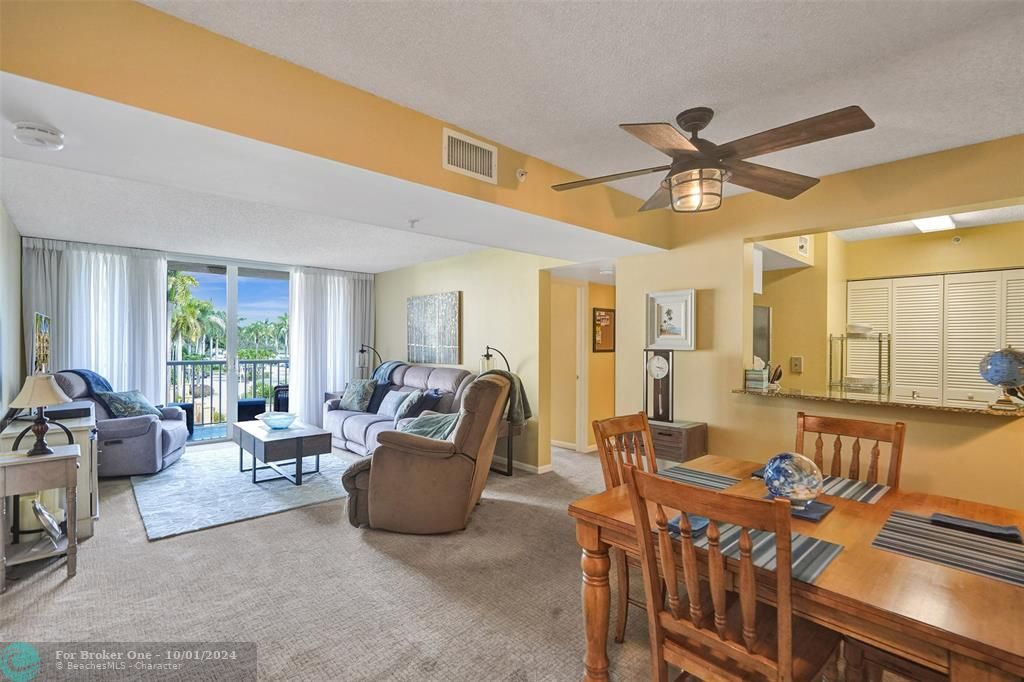 For Sale: $369,000 (2 beds, 2 baths, 1022 Square Feet)