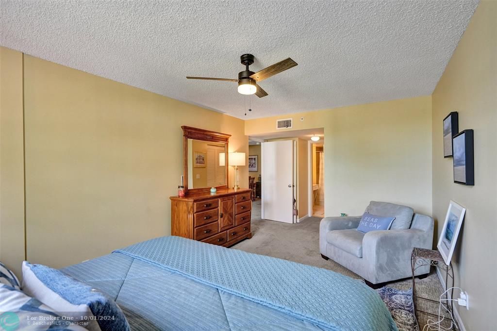 For Sale: $369,000 (2 beds, 2 baths, 1022 Square Feet)