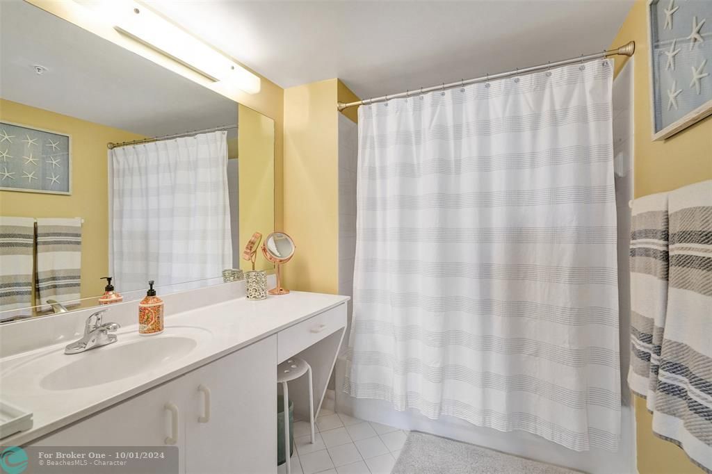 For Sale: $369,000 (2 beds, 2 baths, 1022 Square Feet)