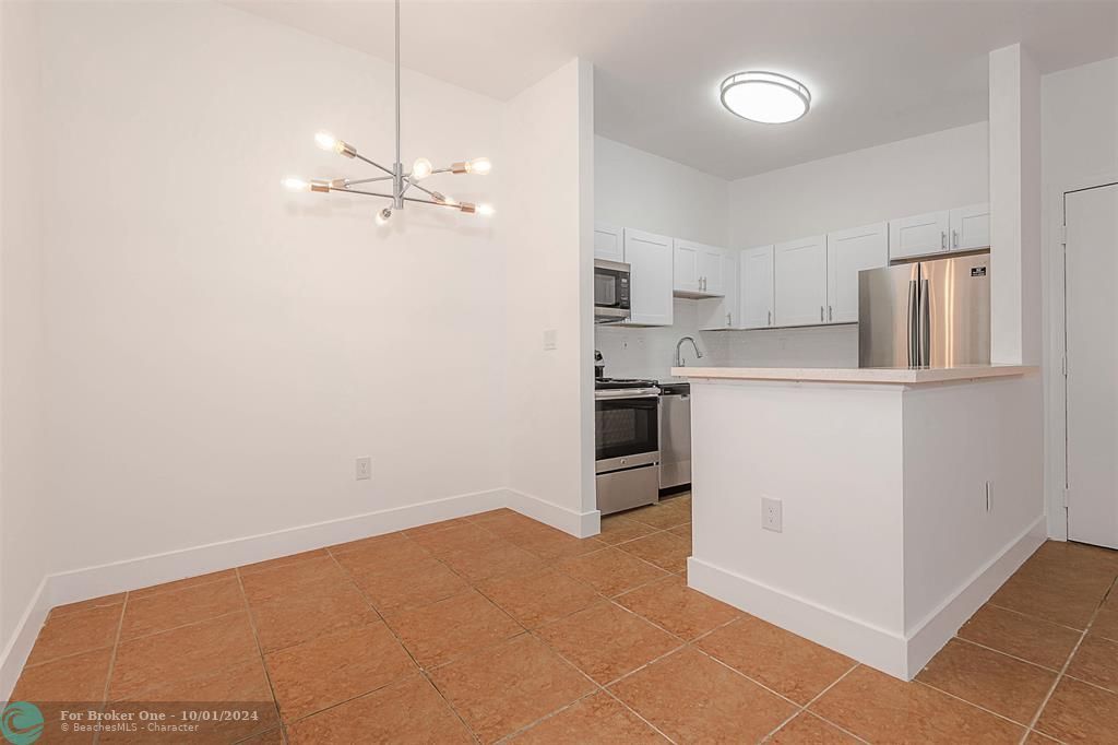 For Sale: $249,900 (2 beds, 2 baths, 870 Square Feet)