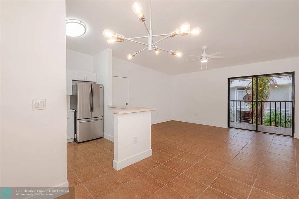 For Sale: $249,900 (2 beds, 2 baths, 870 Square Feet)