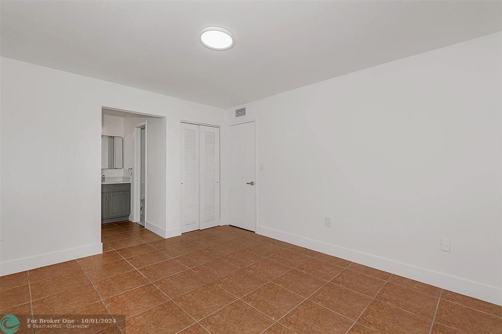 For Sale: $249,900 (2 beds, 2 baths, 870 Square Feet)