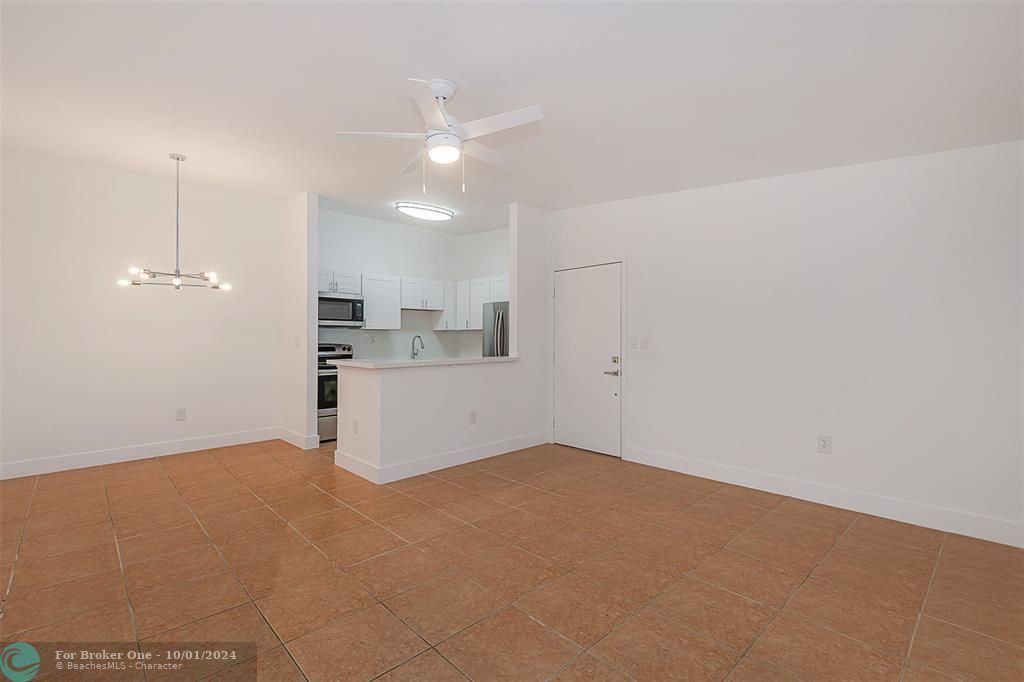 For Sale: $249,900 (2 beds, 2 baths, 870 Square Feet)