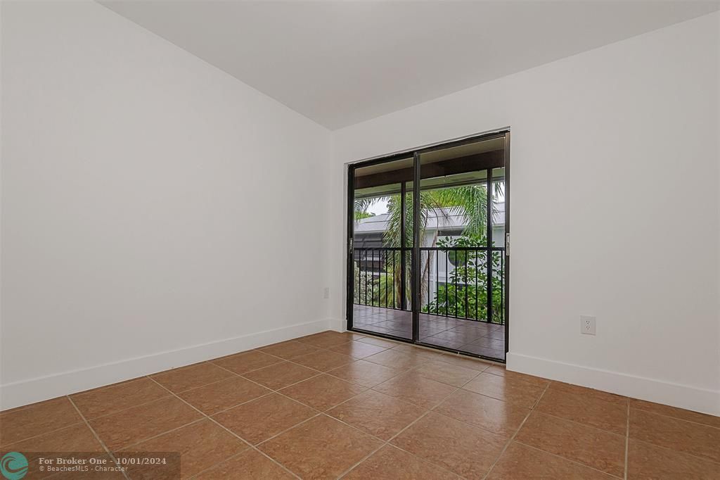 For Sale: $249,900 (2 beds, 2 baths, 870 Square Feet)