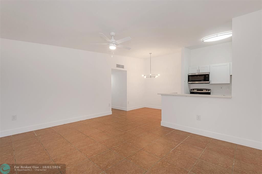 For Sale: $249,900 (2 beds, 2 baths, 870 Square Feet)