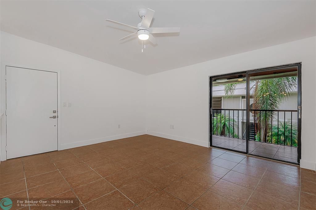 For Sale: $249,900 (2 beds, 2 baths, 870 Square Feet)