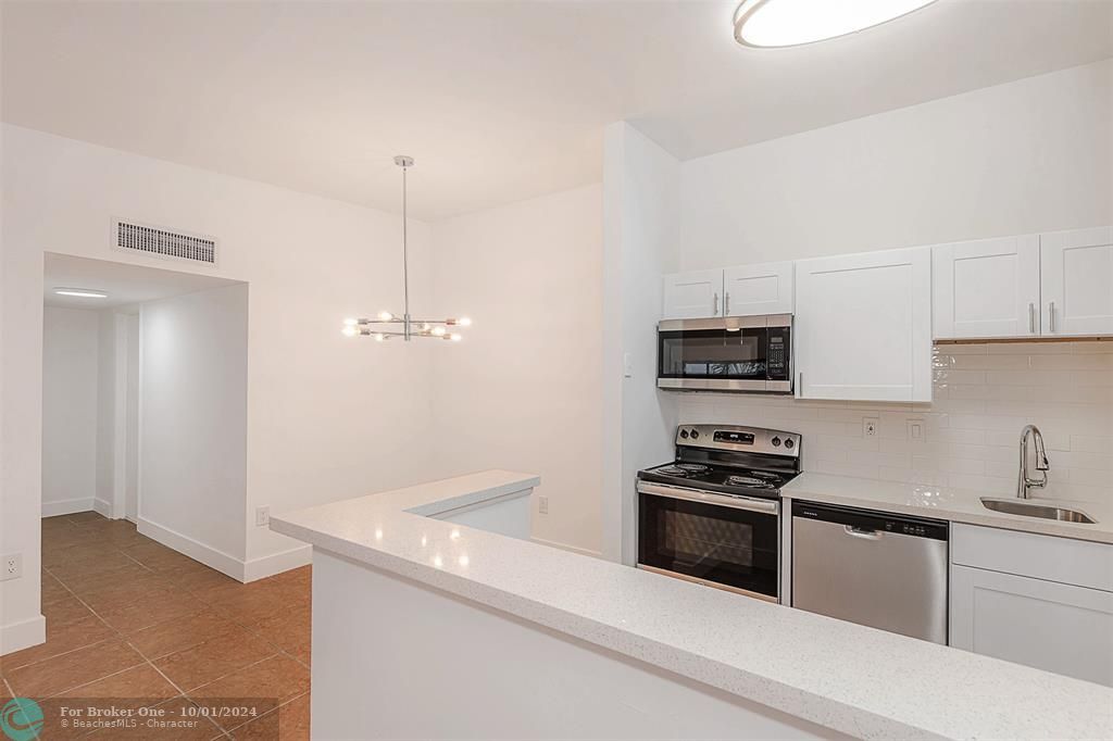 For Sale: $249,900 (2 beds, 2 baths, 870 Square Feet)